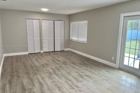 Villa ou maison à louer à Hollywood, Floride: 3 chambres, 123.19 m2 № 1968510 - photo 4