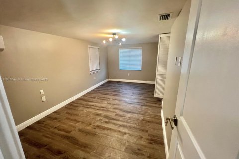 Villa ou maison à louer à Hollywood, Floride: 3 chambres, 123.19 m2 № 1968510 - photo 9