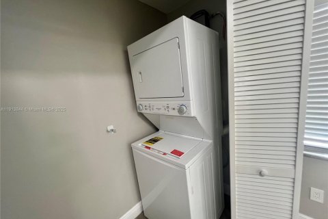 Villa ou maison à louer à Hollywood, Floride: 3 chambres, 123.19 m2 № 1968510 - photo 5