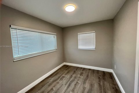 Villa ou maison à louer à Hollywood, Floride: 3 chambres, 123.19 m2 № 1968510 - photo 14