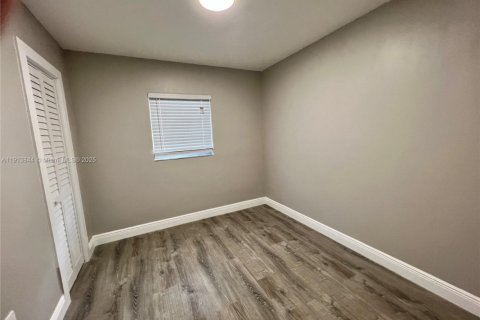 Villa ou maison à louer à Hollywood, Floride: 3 chambres, 123.19 m2 № 1968510 - photo 12