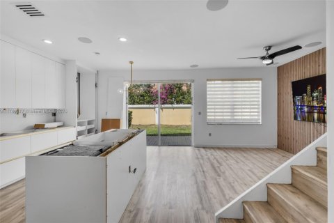 Touwnhouse à vendre à Miramar, Floride: 5 chambres, 184.88 m2 № 1862821 - photo 5