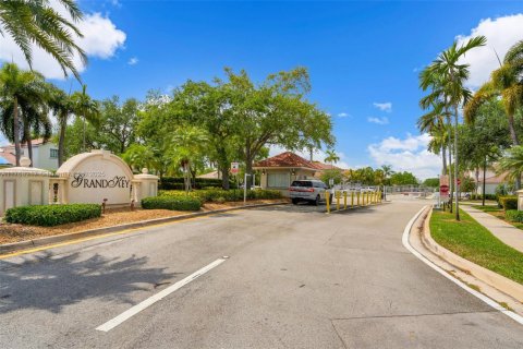 Touwnhouse à vendre à Miramar, Floride: 5 chambres, 184.88 m2 № 1862821 - photo 25