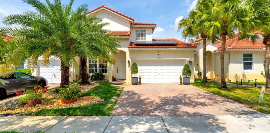 Touwnhouse à Miramar, Floride 5 chambres, 184.88 m2 № 1862821