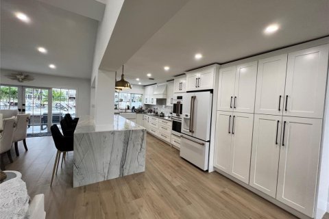 House in Delray Beach, Florida 4 bedrooms, 218.32 sq.m. № 2083176 - photo 11