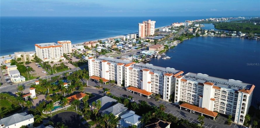 Condo in Redington Shores, Florida, 3 bedrooms  № 1510309
