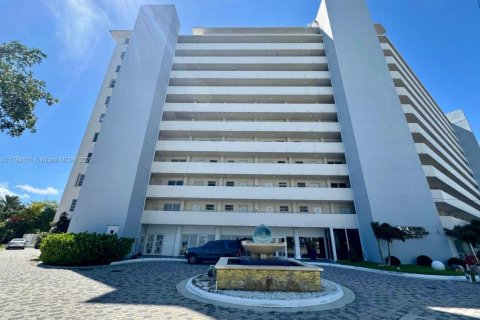 Condominio en venta en North Bay Village, Florida, 1 dormitorio, 40.51 m2 № 1706148 - foto 2