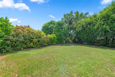 House in Miami, Florida 3 bedrooms, 140.19 sq.m. № 1855353 - photo 13