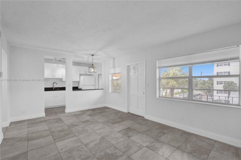 Снять в аренду кондоминиум в Форт-Лодердейл, Флорида 2 спальни, 64.1м2, № 1942562 - фото 19