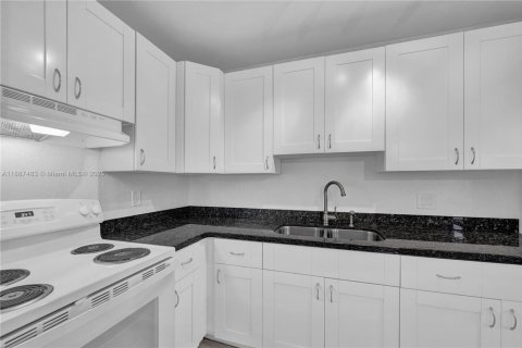 Снять в аренду кондоминиум в Форт-Лодердейл, Флорида 2 спальни, 64.1м2, № 1942562 - фото 6