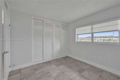 Снять в аренду кондоминиум в Форт-Лодердейл, Флорида 2 спальни, 64.1м2, № 1942562 - фото 16