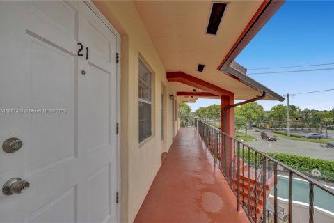 Снять в аренду кондоминиум в Форт-Лодердейл, Флорида 2 спальни, 64.1м2, № 1942562 - фото 20