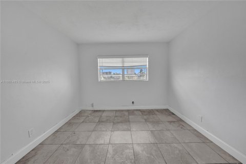 Снять в аренду кондоминиум в Форт-Лодердейл, Флорида 2 спальни, 64.1м2, № 1942562 - фото 13