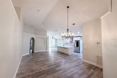 Villa ou maison à vendre à Groveland, Floride: 4 chambres, 183.02 m2 № 2219987 - photo 3