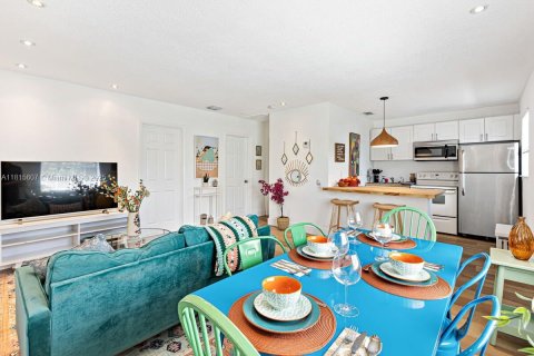 House in Fort Lauderdale, Florida 2 bedrooms, 55.74 sq.m. № 1937505 - photo 5