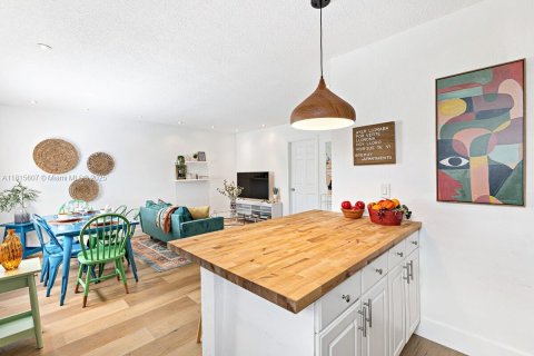House in Fort Lauderdale, Florida 2 bedrooms, 55.74 sq.m. № 1937505 - photo 6