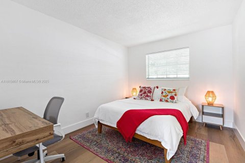House in Fort Lauderdale, Florida 2 bedrooms, 55.74 sq.m. № 1937505 - photo 23