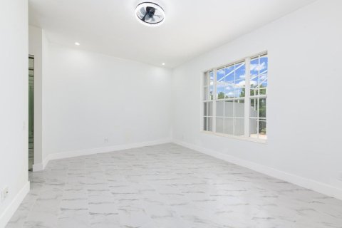 Villa ou maison à vendre à Port St. Lucie, Floride: 3 chambres, 171.78 m2 № 2173525 - photo 16