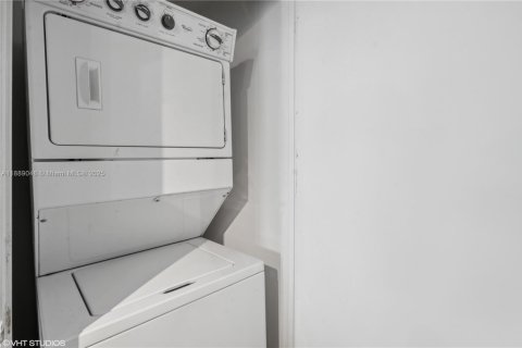 Купить кондоминиум в Майами, Флорида 2 спальни, 126.63м2, № 2018472 - фото 12