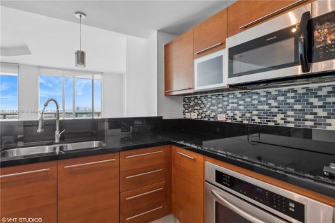 Купить кондоминиум в Майами, Флорида 2 спальни, 126.63м2, № 2018472 - фото 10