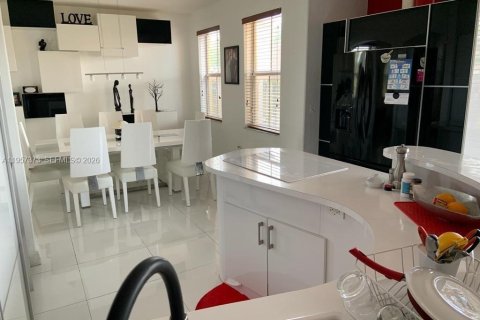 Adosado en venta en Doral, Florida, 5 dormitorios, 218.78 m2 № 2011281 - foto 4