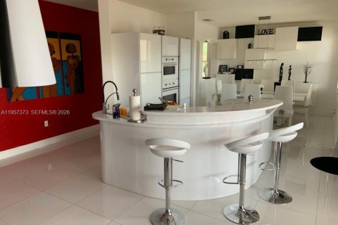 Adosado en venta en Doral, Florida, 5 dormitorios, 218.78 m2 № 2011281 - foto 8
