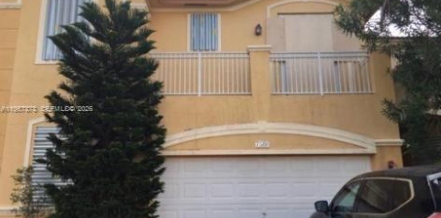 Adosado en Doral, Florida 5 dormitorios, 218.78 m2 № 2011281