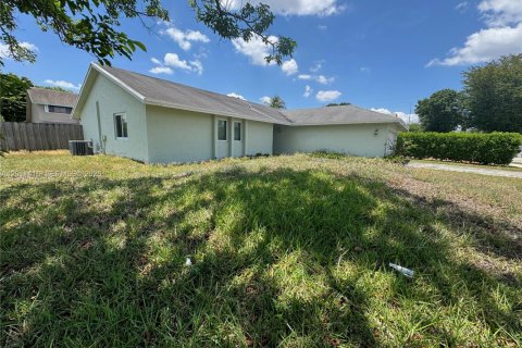 Casa en venta en Lauderhill, Florida, 3 dormitorios, 147.71 m2 № 2077896 - foto 9