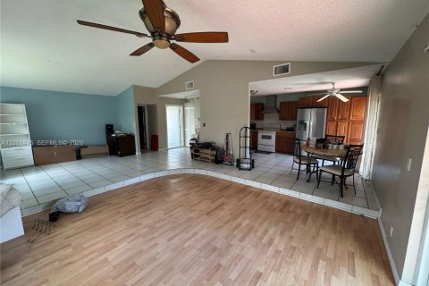 Casa en venta en Lauderhill, Florida, 3 dormitorios, 147.71 m2 № 2077896 - foto 5