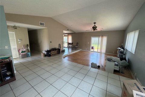 Casa en venta en Lauderhill, Florida, 3 dormitorios, 147.71 m2 № 2077896 - foto 4