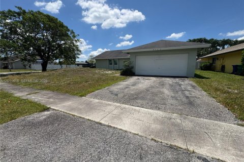 Casa en Lauderhill, Florida 3 dormitorios, 147.71 m2 № 2077896