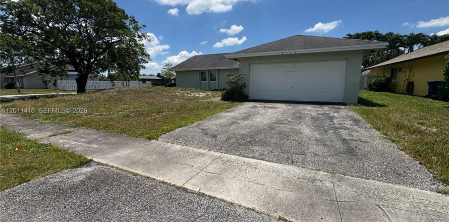 Casa en Lauderhill, Florida 3 dormitorios, 147.71 m2 № 2077896