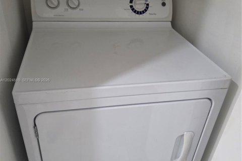 Снять в аренду кондоминиум в Майами, Флорида 3 спальни, 100.71м2, № 2077574 - фото 19