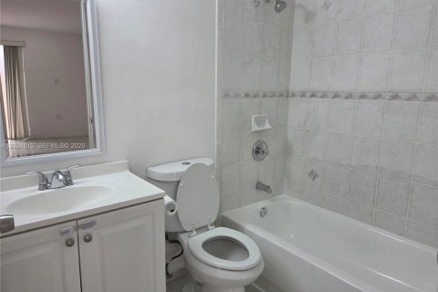 Снять в аренду кондоминиум в Майами, Флорида 3 спальни, 100.71м2, № 2077574 - фото 11
