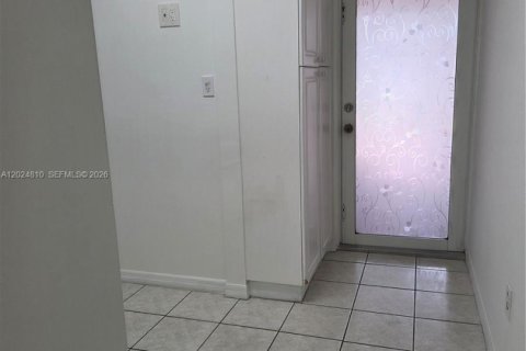 Снять в аренду кондоминиум в Майами, Флорида 3 спальни, 100.71м2, № 2077574 - фото 7