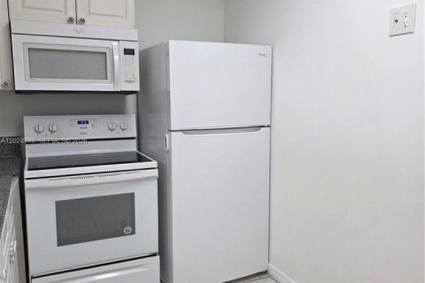 Снять в аренду кондоминиум в Майами, Флорида 3 спальни, 100.71м2, № 2077574 - фото 5