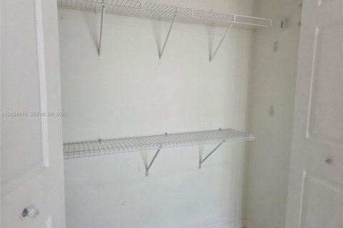 Снять в аренду кондоминиум в Майами, Флорида 3 спальни, 100.71м2, № 2077574 - фото 13