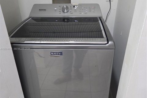 Снять в аренду кондоминиум в Майами, Флорида 3 спальни, 100.71м2, № 2077574 - фото 20