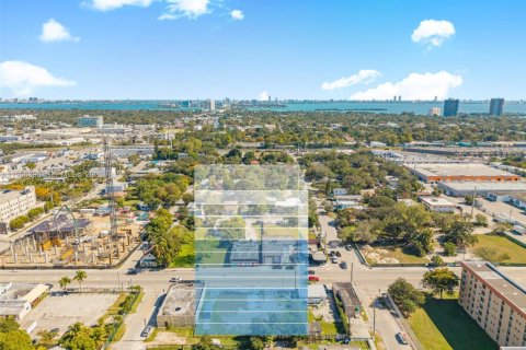 Commercial property in Miami, Florida № 2081352