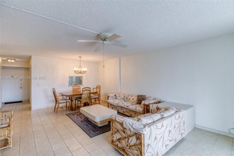 Condominio en venta en Dania Beach, Florida, 2 dormitorios, 106.28 m2 № 1992306 - foto 6
