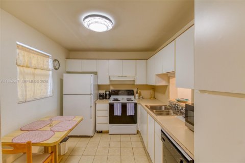 Condominio en venta en Dania Beach, Florida, 2 dormitorios, 106.28 m2 № 1992306 - foto 9