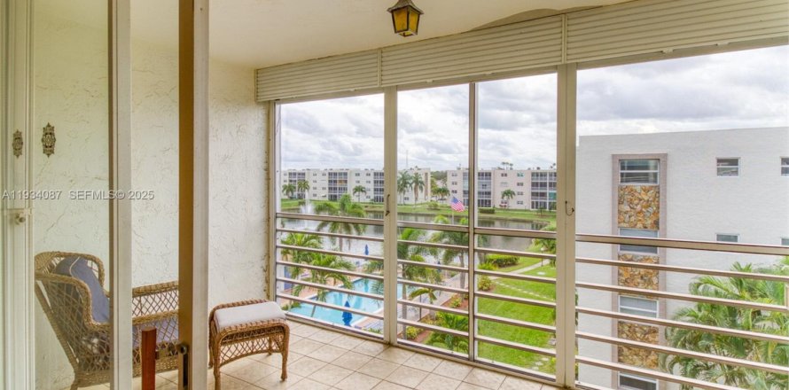Condominio en Dania Beach, Florida, 2 dormitorios  № 1992306