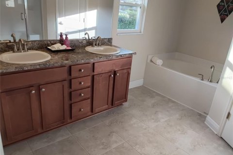 House in Winter Haven, Florida 3 bedrooms, 141.3 sq.m. № 1916596 - photo 13