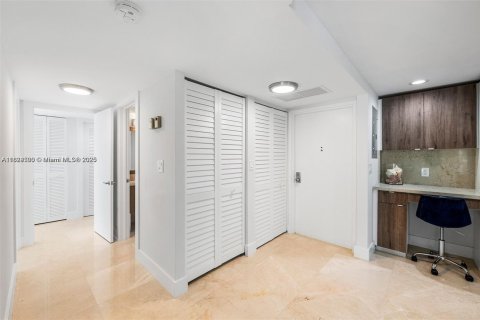 Condo in Hillsboro Beach, Florida, 2 bedrooms  № 1790478 - photo 16