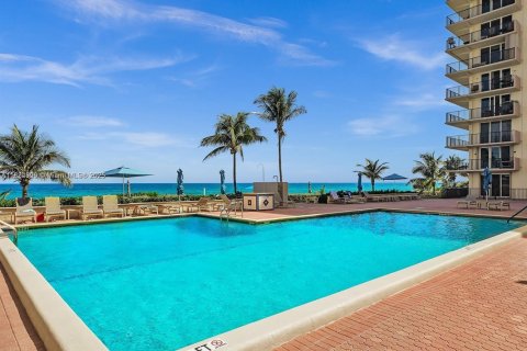 Condo in Hillsboro Beach, Florida, 2 bedrooms  № 1790478 - photo 7