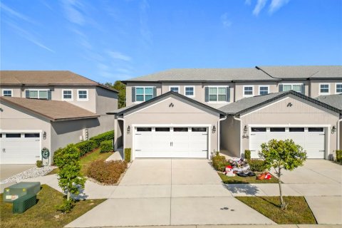 Townhouse in Groveland, Florida 3 bedrooms, 170.01 sq.m. № 1545084 - photo 1