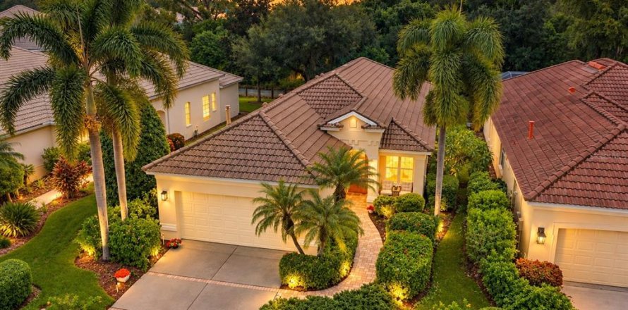 House in Bradenton, Florida 3 bedrooms, 170.01 sq.m. № 2396292