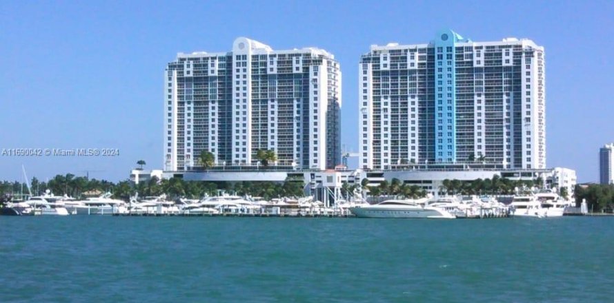 Condominio en Miami Beach, Florida, 1 dormitorio  № 1764415