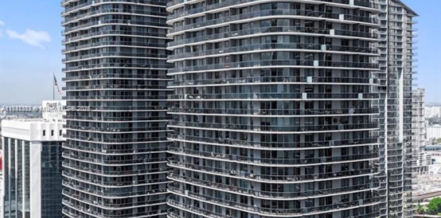 Condominio en Miami, Florida, 2 dormitorios № 1860299