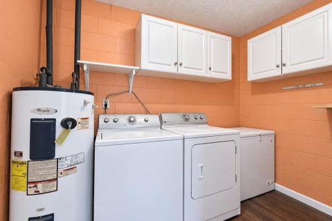 Villa ou maison à louer à Sanford, Floride: 3 chambres, 153.94 m2 № 2419701 - photo 28